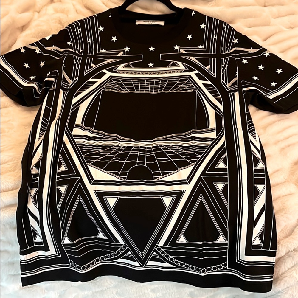 💕Givenchy TShirt Limited Edition